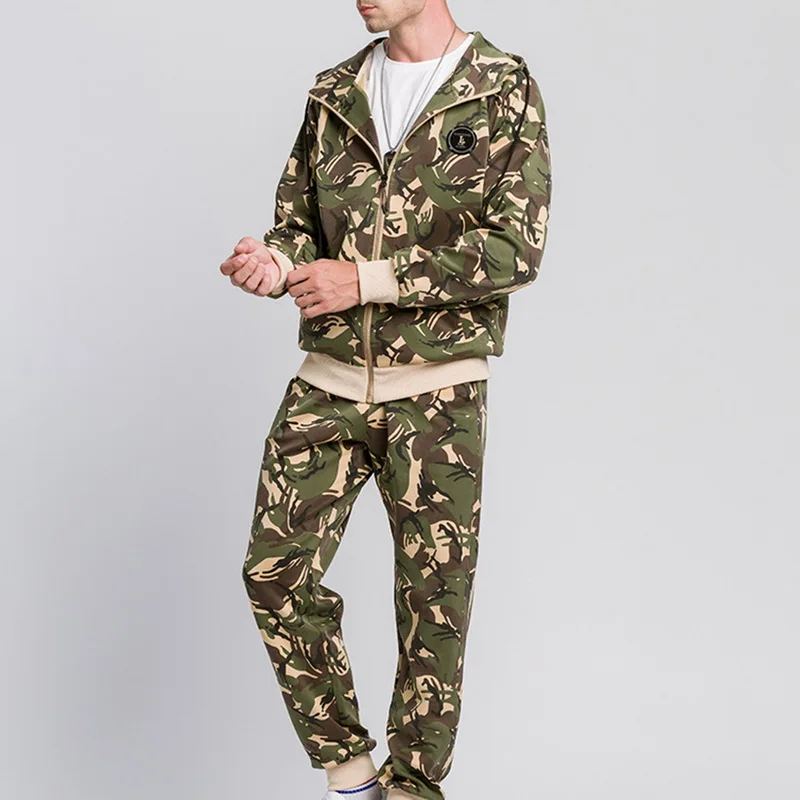 Мужской спортивный костюм с камуфляжным принтом комплект из 2 предметов