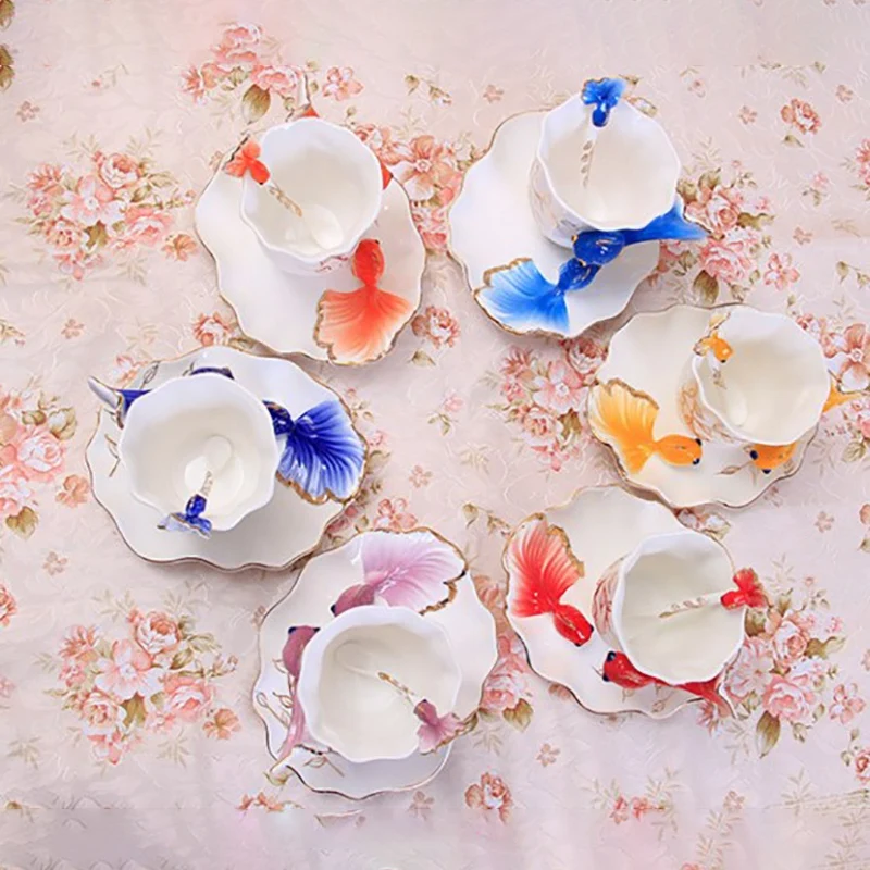 Креативные чайные чашки деликатные Кофейные Наборы кофейные с золотой рыбкой