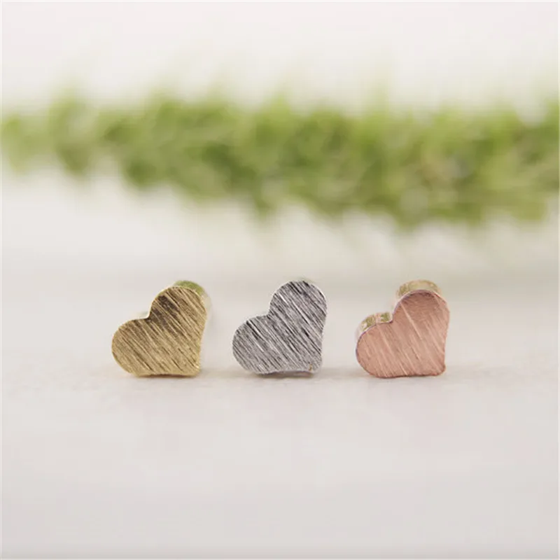 Hfarich модные маленькие серьги в форме сердца гвоздики для женщин из сплава