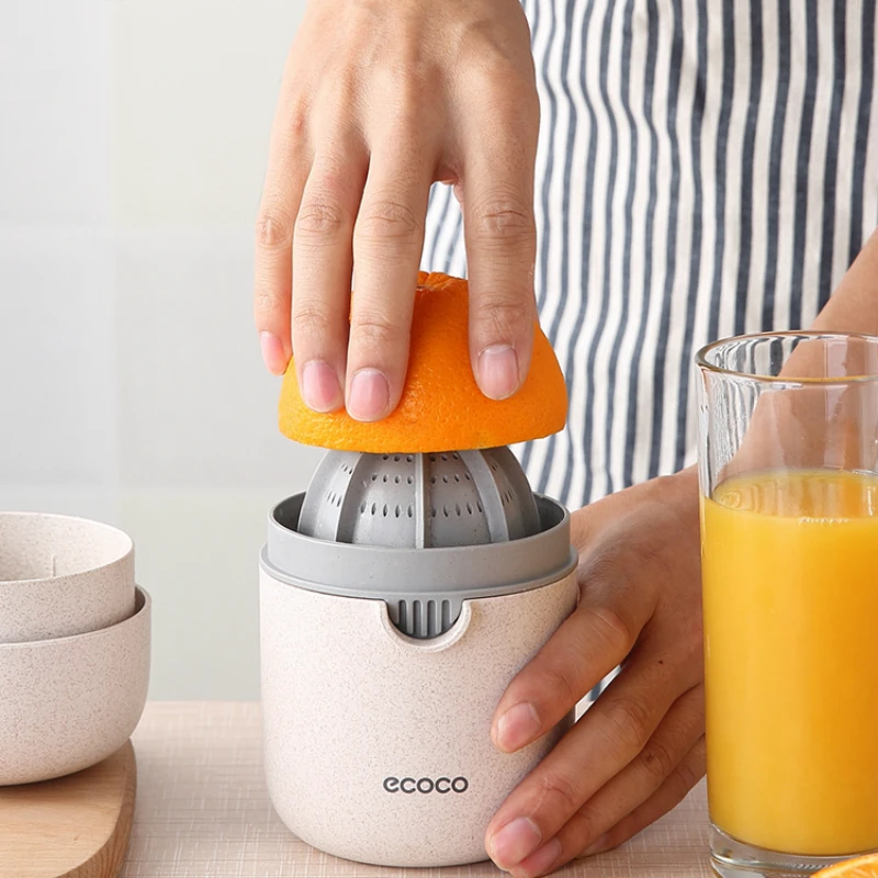 

Citrus Mini Manual Juicers Bottle Auger Plastic Multifunctional Rotation Manual Juicers Lid Licuadora Kitchen Accessories DG50MJ