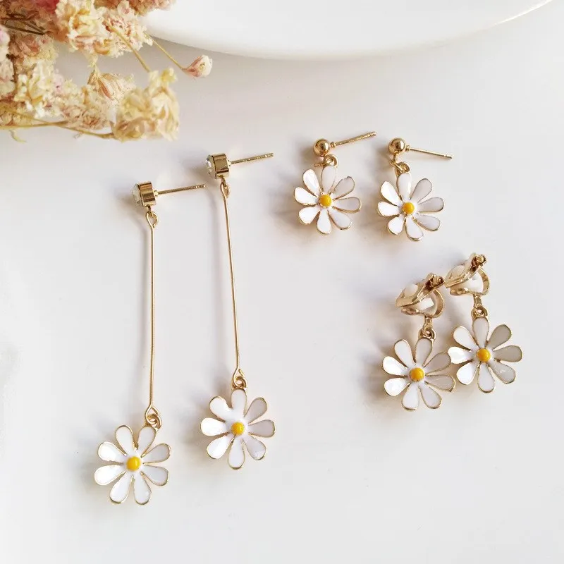 Милые серьги с цветочным кулоном и маленькими шариками|Серьги-гвоздики| |