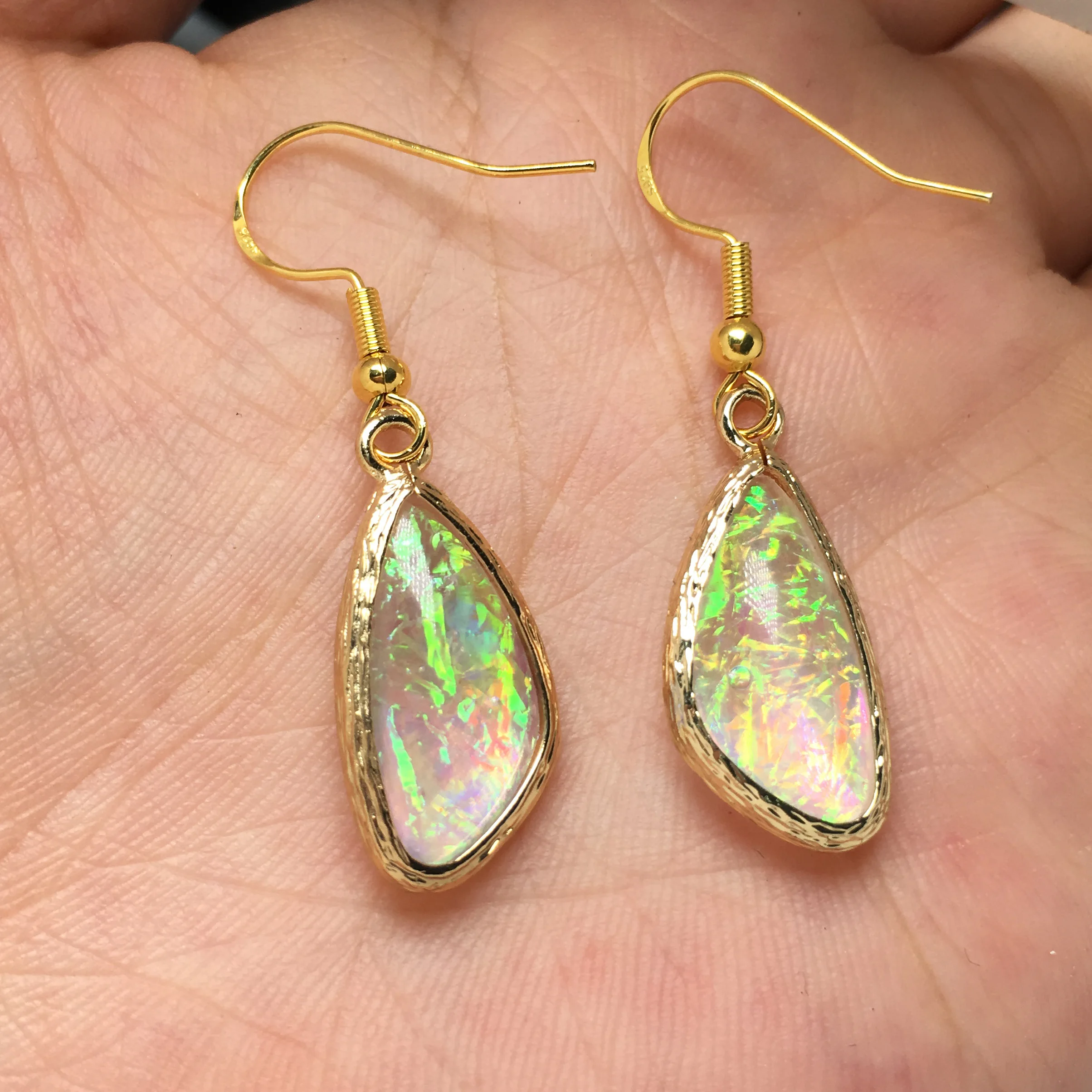 

Fashion White Earrings High-Quality Artificial Opal Eardrop for Elegant Women Romantic Love Jewelry Gift 11x23 mm
