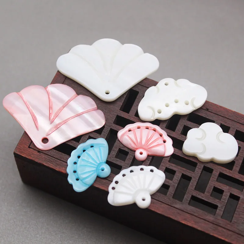 

10pcs / bag natural freshwater shell pendant carved cloud fan ginkgo leaf handmade DIY necklace earrings hairpin accessories