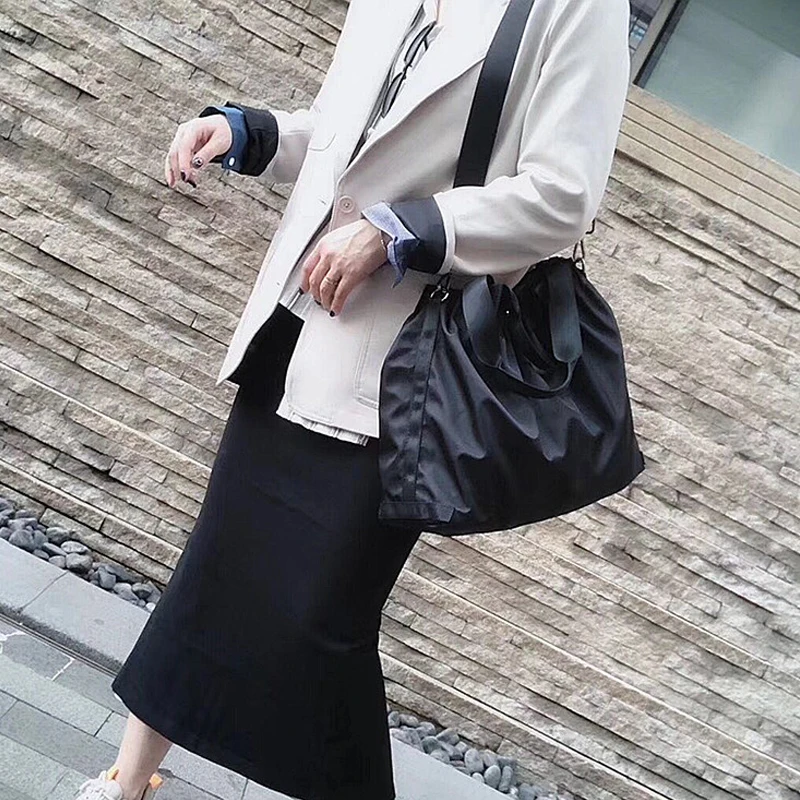 Женская сумка на шнурке дизайнерская плиссированная через плечо с пряжкой