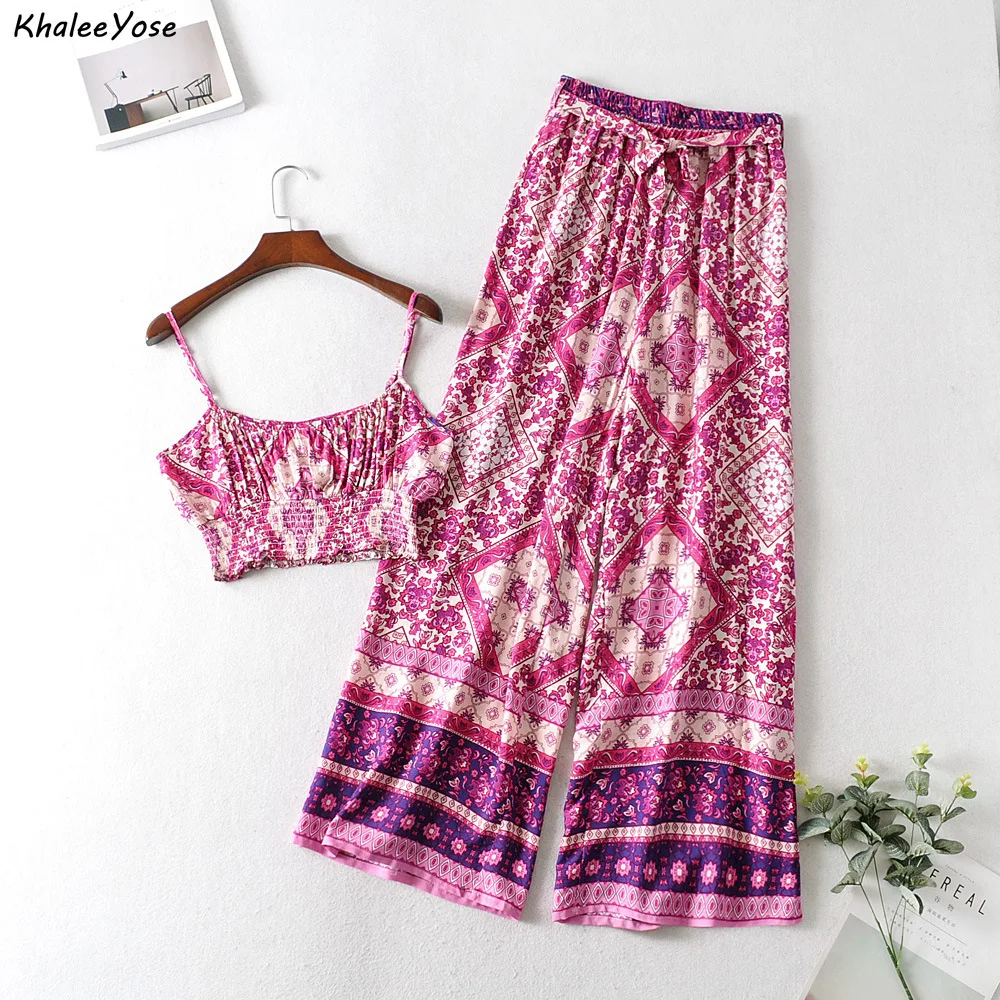 Женский комплект из двух предметов с цветочным принтом и широкими штанинами |