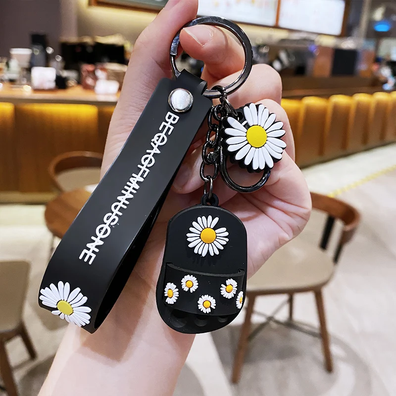 Korean Daisy Keychain Silicone Slipper Skateboard Black Blue Red Pendante Cute Bag Car Key Ring Men Women Couple Jewelry Lanyard |