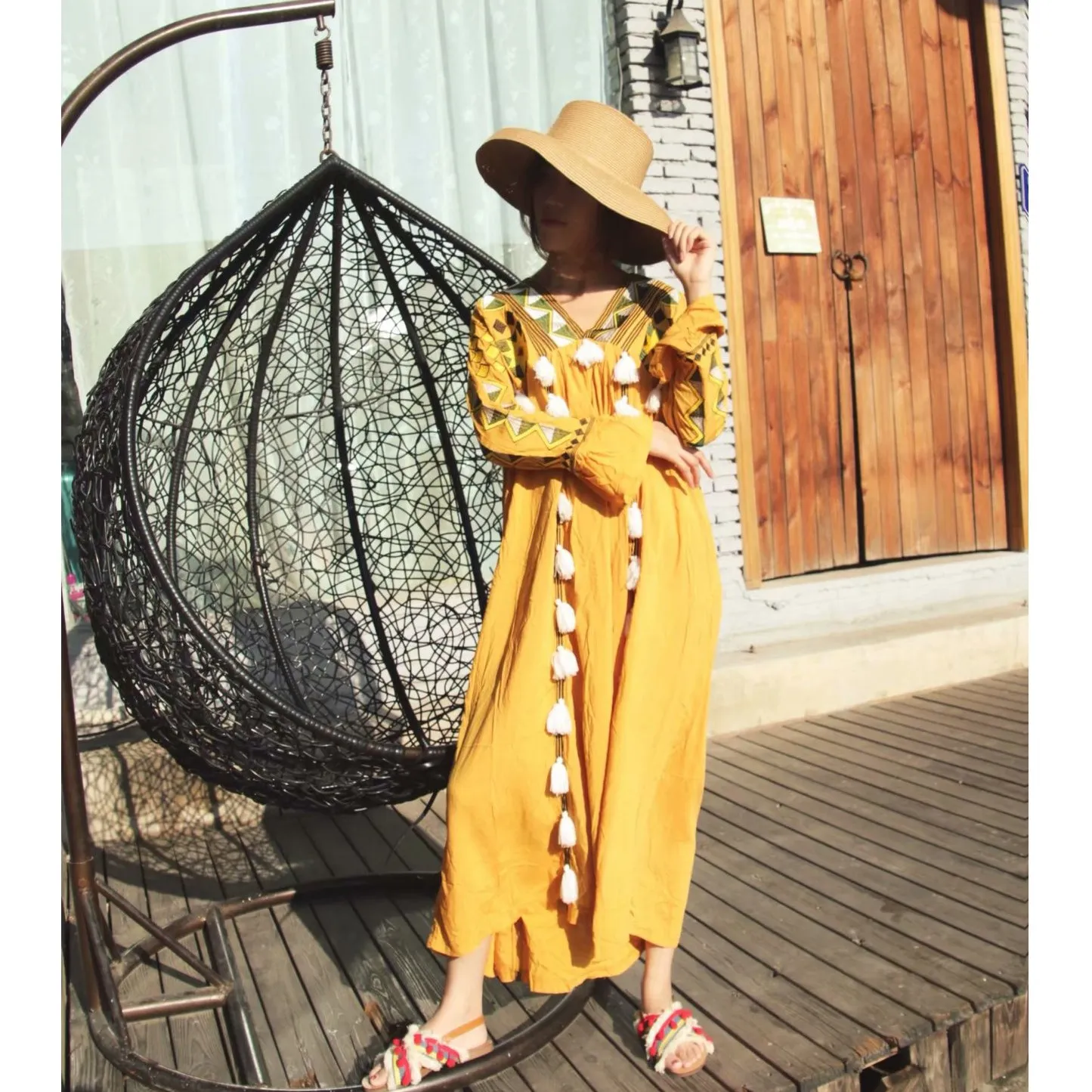 Летнее женское платье в этническом стиле с вышивкой хиппи бохо длинное