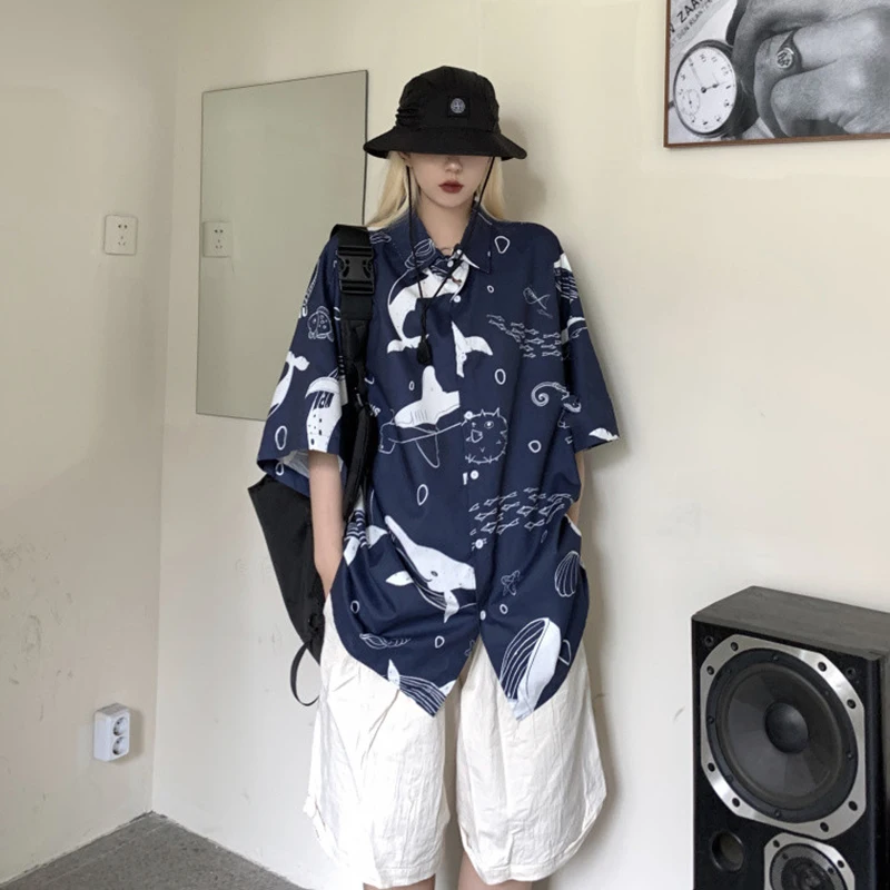

Женская летняя Свободная рубашка с коротким рукавом и отложным воротником с принтом Кита, винтажная модная просторная рубашка в стиле хип-х...