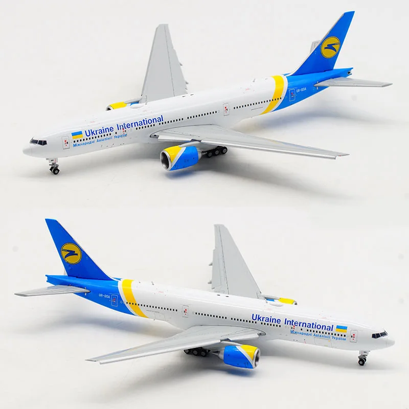 Модель самолета с основанием и колесами 16 см 1/400 Боинг 777 Украина international