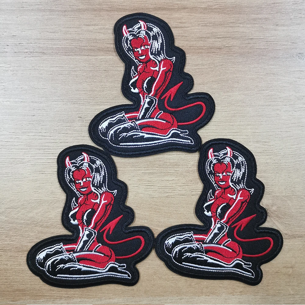 蛇魔女大闹都市 приклеивающиеся утюгом нашивки вышитая аппликация этикетка для