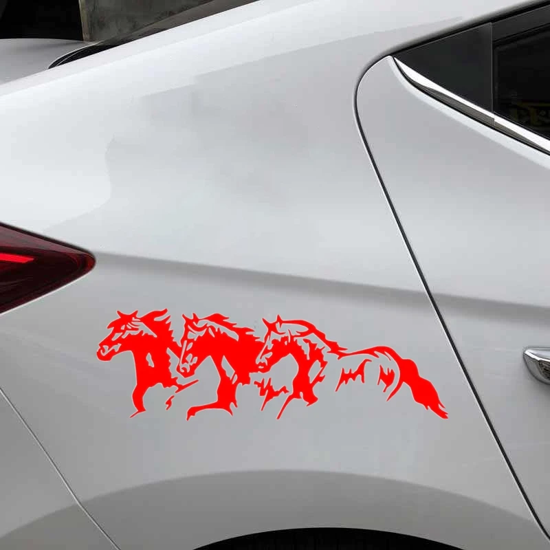 Виниловая наклейка на автомобиль бегущие лошади водостойкая крутая