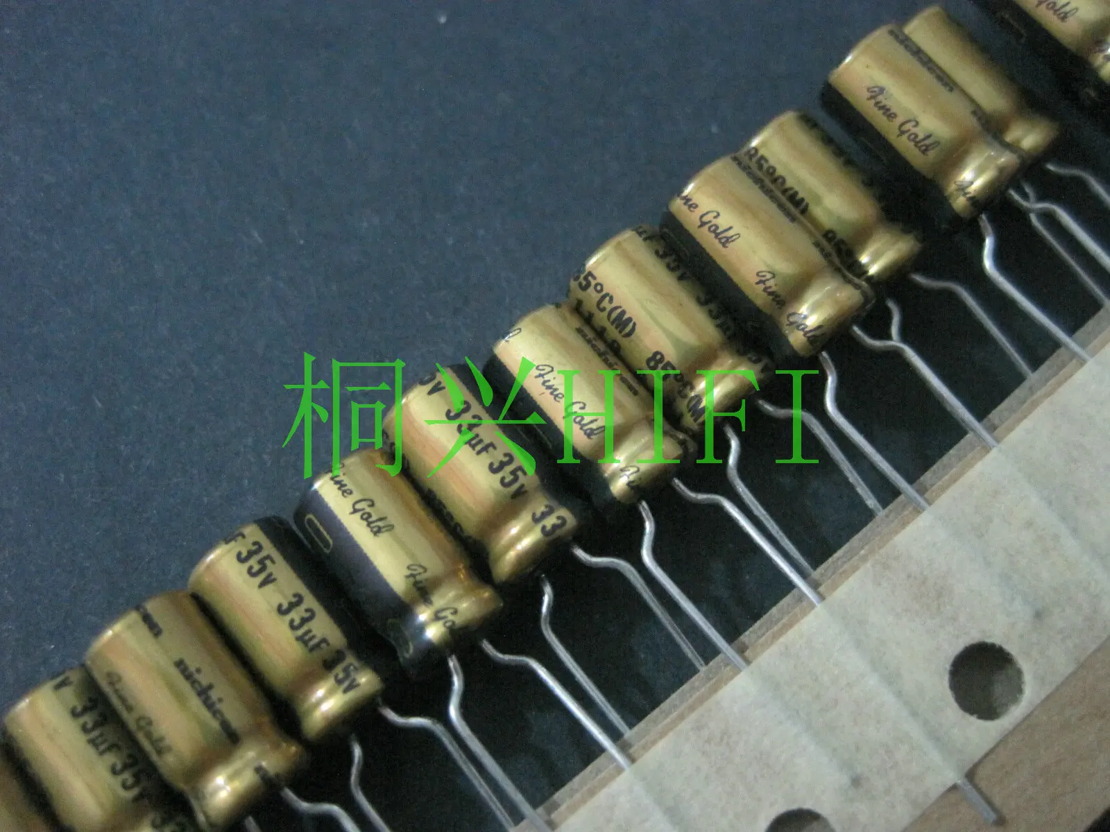 20 шт. NICHICON FG 33 мкФ 35V33UF 6 3x11 мм Тонкий золотой 35V FineGold MUSE аудио конденсатор мкФ/35V |