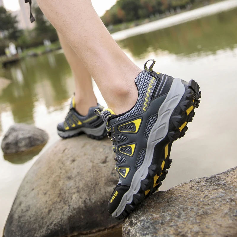 New Summer Hiking Shoes Men Hollow Comfortable Non slip Tactical Sneakers Breathable Mesh Trekking Shoes Mens botas tacticas