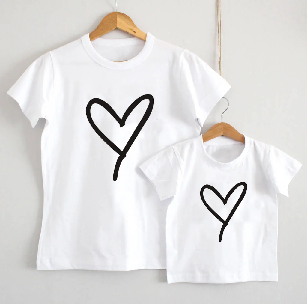 Фото 1PC Fashion Mommy and Me Heart Print Matching Tshirt Mom Daughter Dad and Son Family Look Clothes T Shirt Mother's Day Gift №4