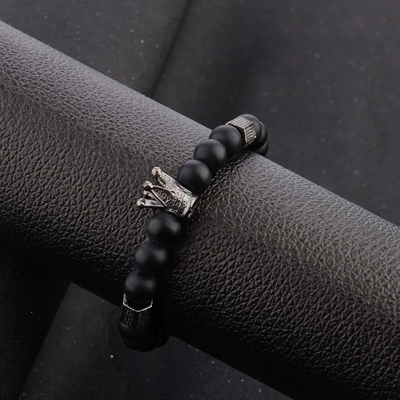 Мужские и женские браслеты из натурального камня черные матовые с короной
