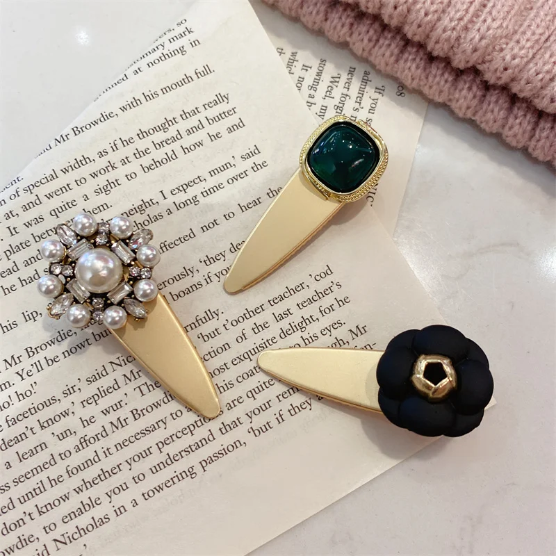 

Fashion Texture Hairpin Vintage Pearl Camellias Hair Clips For Womans Girl Simple Green Gems Barrette Headdress Hair Accessories