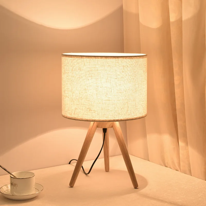 

Northern Europe Bedroom Bedside Desk Lamp Hotel B & B Inn Personality Raw Wood Tripod Desk Lamp