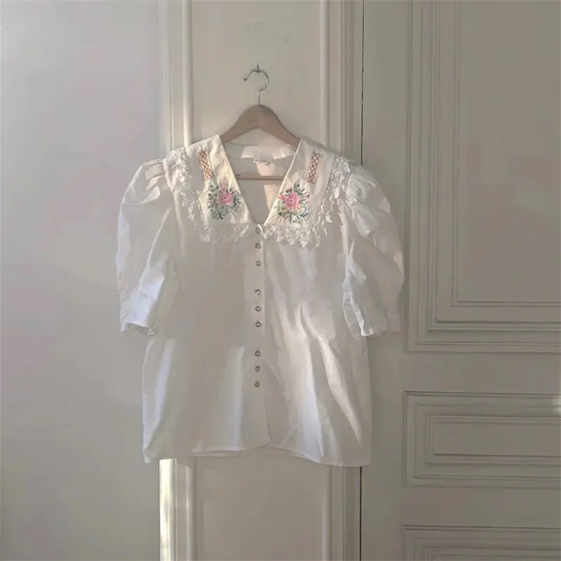 

High Quality White Embroidery Flowers Girls Shirts 2021 Chic Sweet Tops Fashion Hot All Match Loose Leisure Blouses