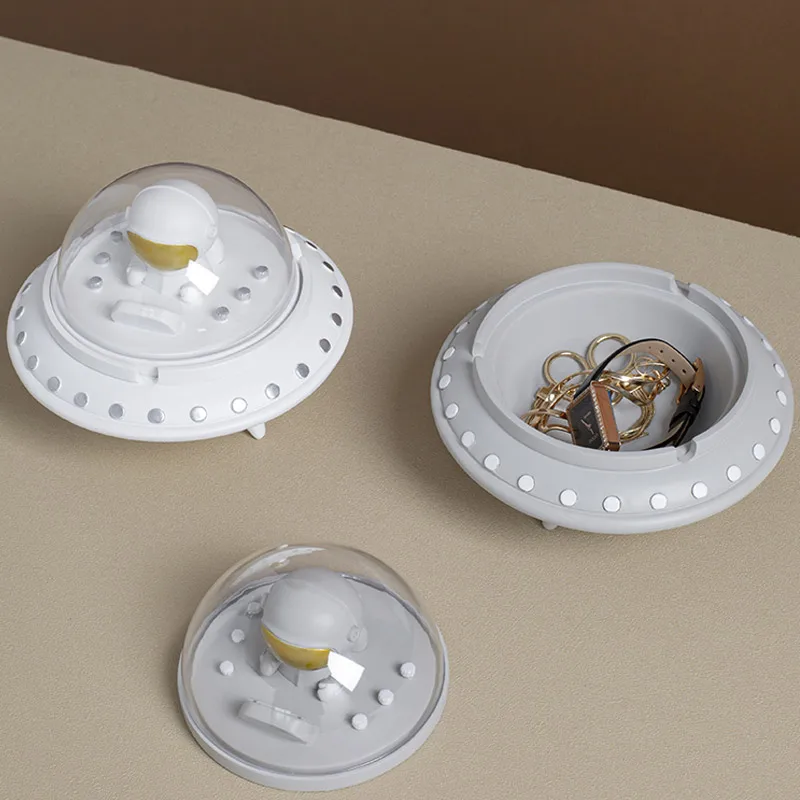 

Creative spaceman resin ornaments ashtray living room porch desktop key jewelry storage box home decoration birthday gift