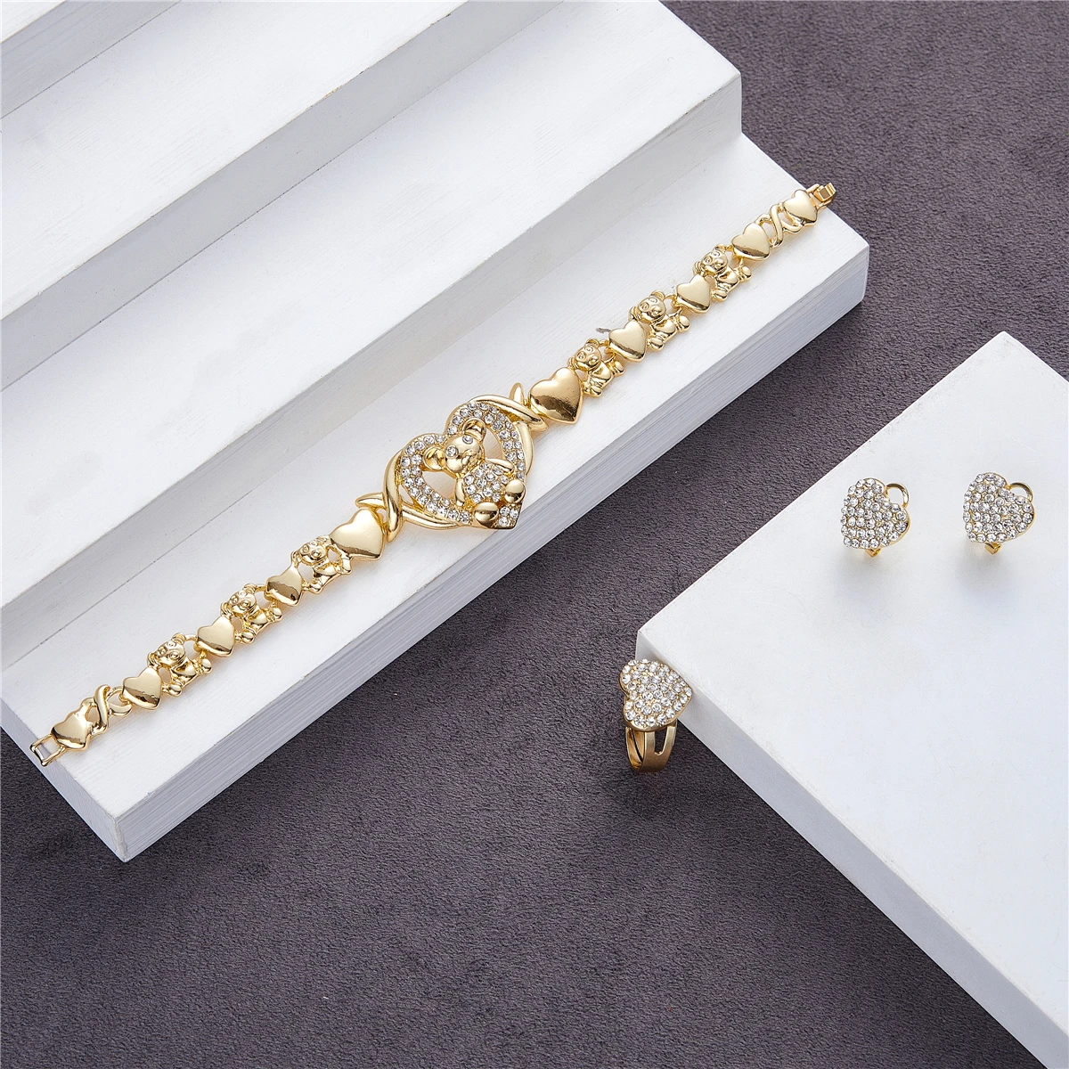 

Exquisite Zinc Alloy Jewelry Set African Retro National Style Women's Wedding Jewelry Accessories Gold Plated Necklace Set