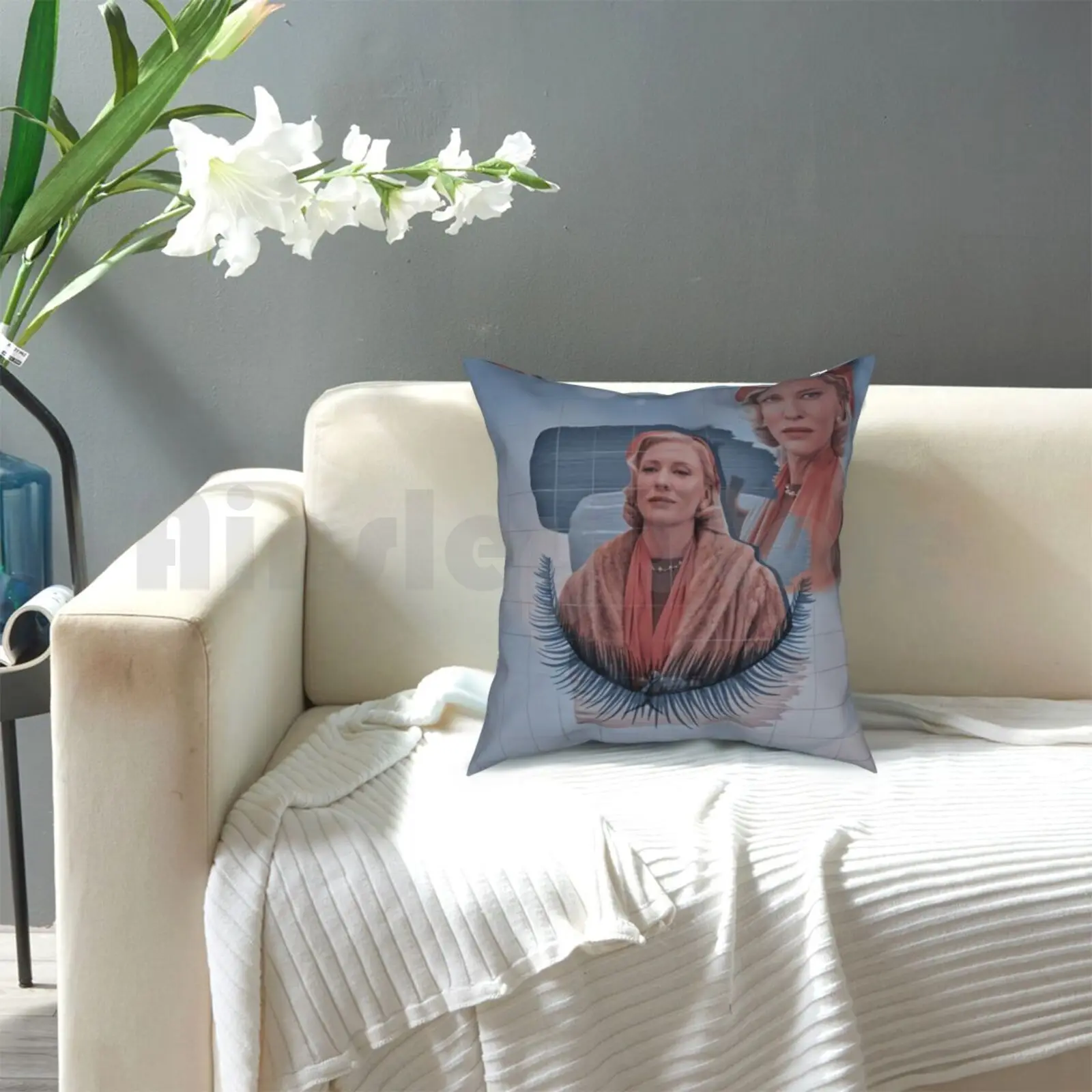 Подушка с принтом в виде цветов