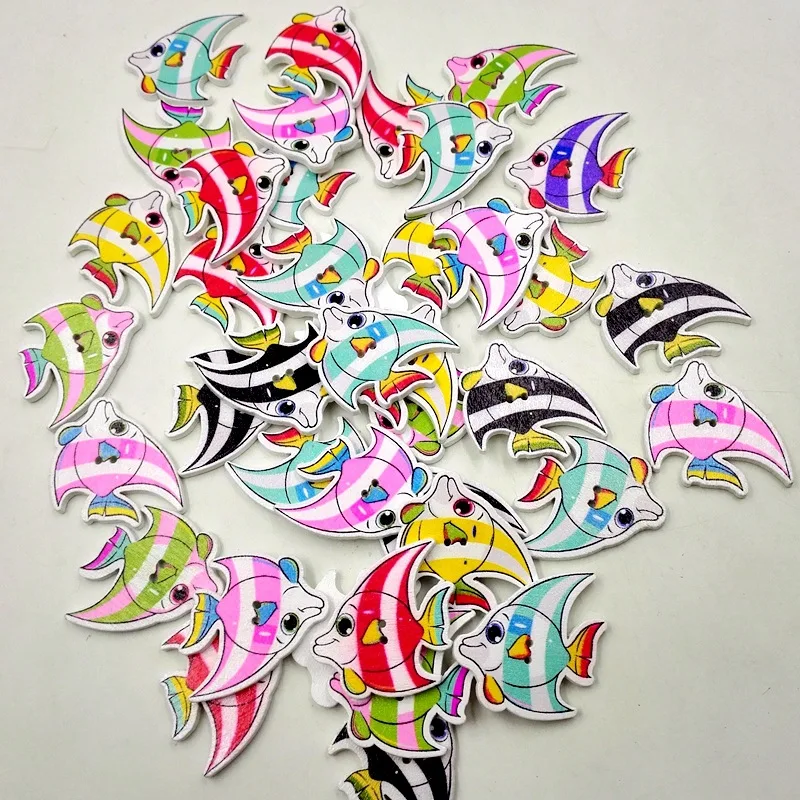 50 шт./упак. 30 мм окрашенная рыба деревянная пряжка на белом фоне Смешанная Ручная
