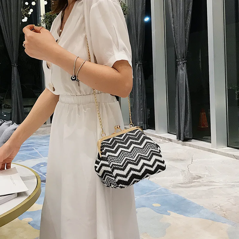 

Fashion Woven Chain Messenger Bag Shell Shoulder Bag Simple New Ladies Woven Packe Handbags Women Bags Party Bag Banquet Bag