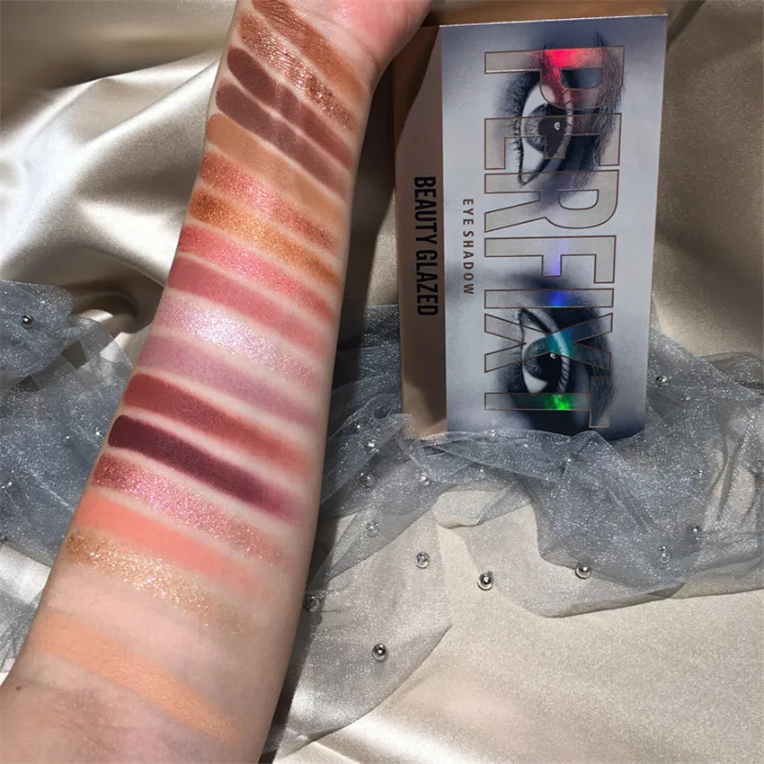 Палетка водостойких теней Beauty Glazed 18 цветов матовые пигментные дымчатые тени для