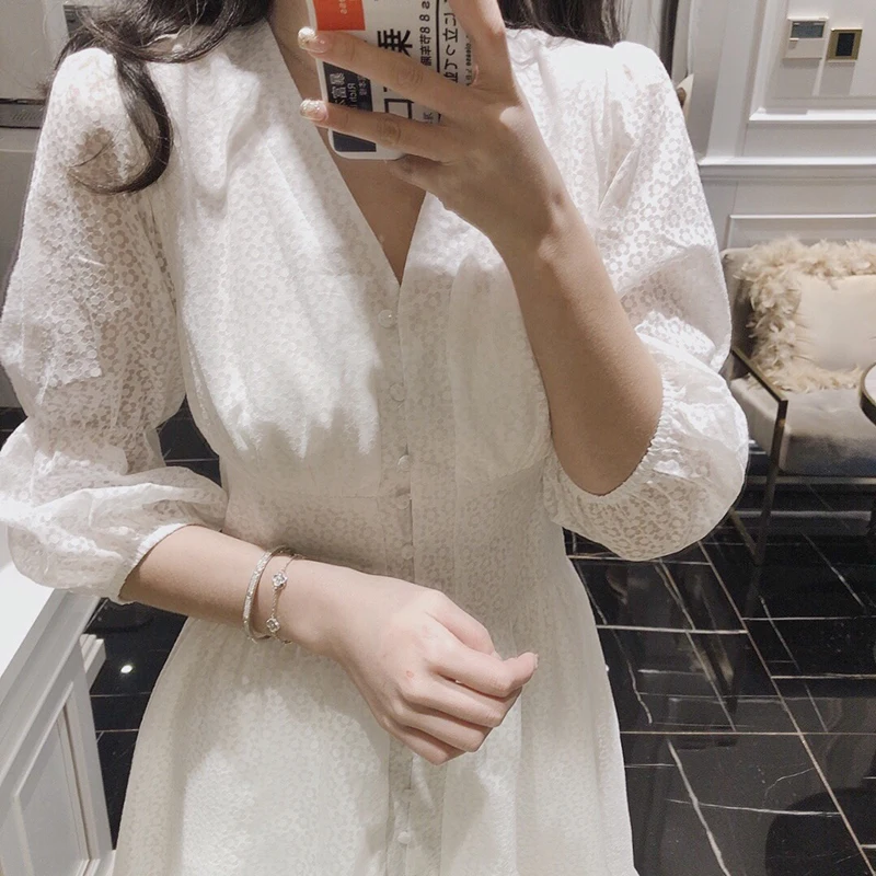 Женское винтажное платье с V образным вырезом белое однобортное длинное из