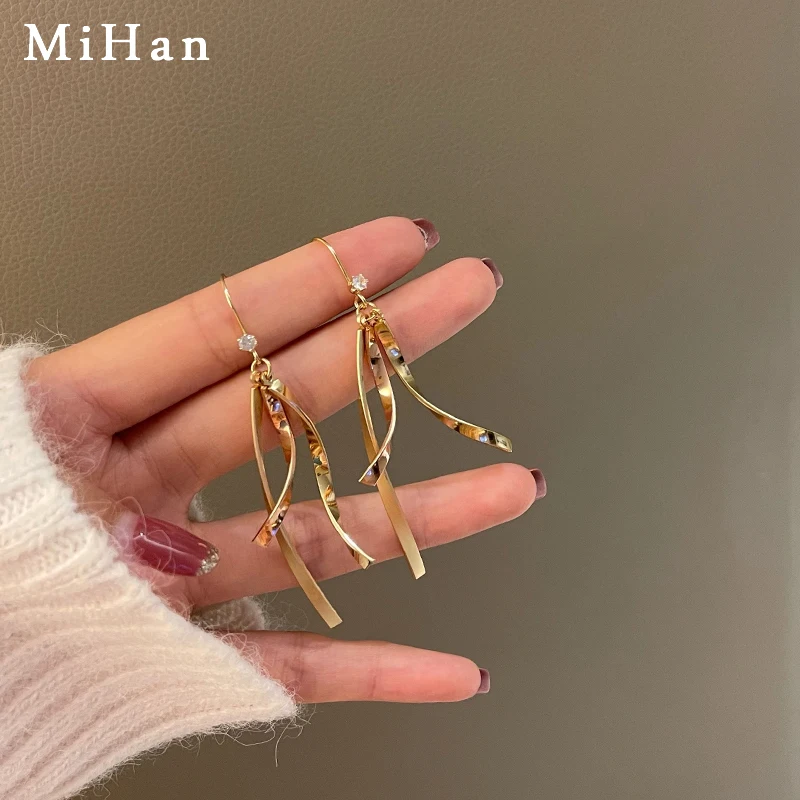 

Mihan Metal Geometric Drop Earrings Popular Design Golden Plating High Quality Dangle Earrings For Women Party Gifts Wholesale
