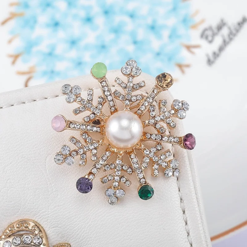 

Luxury Exquisite Christmas brooch Pin Snowflake Rhinestone Pearl Christmas Tree Elk Snowman brooches badge Festival Jewelry Gift