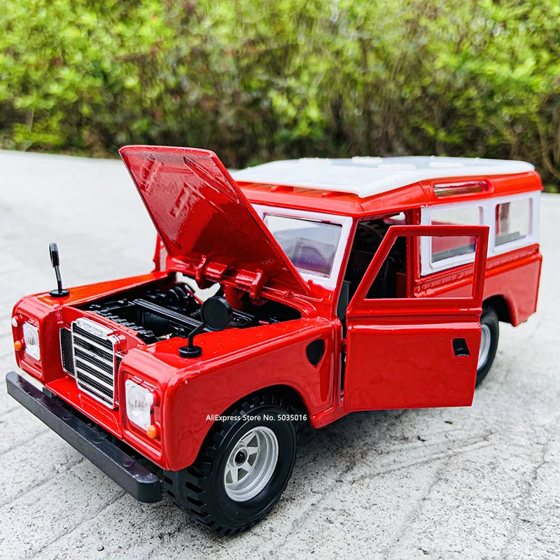 Модель автомобиля из сплава Bburago 1:24 Land rover Series 2 декоративная коллекция игрушечные