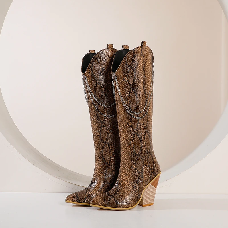 Женские ковбойские сапоги на танкетке sgesвье зима 2020 белые черные высоком каблуке