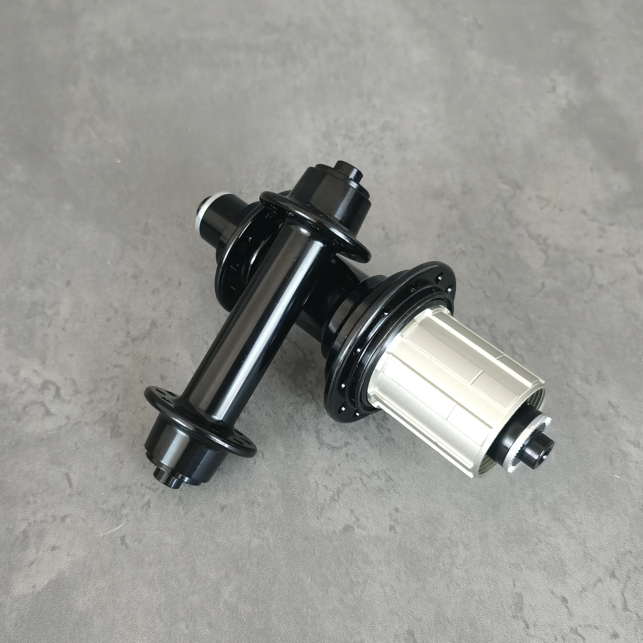 Суперлегкая ступица для дорожного велосипеда Powerway R13 передняя 76 г задняя 208 18/21 20/24