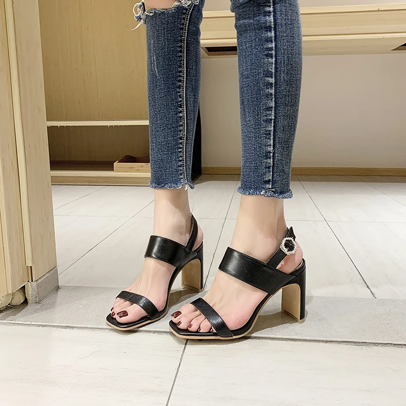 Женские сандалии на высоком квадратном каблуке с открытым носком | Обувь