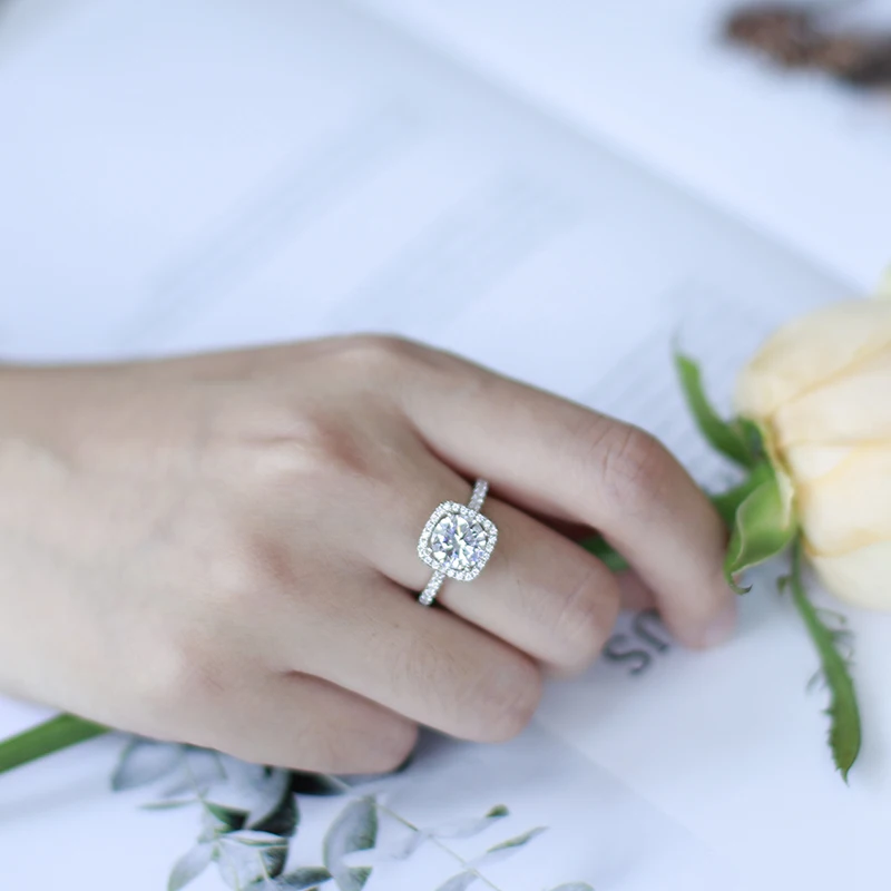 Женское кольцо на палец с фианитом | Украшения и аксессуары