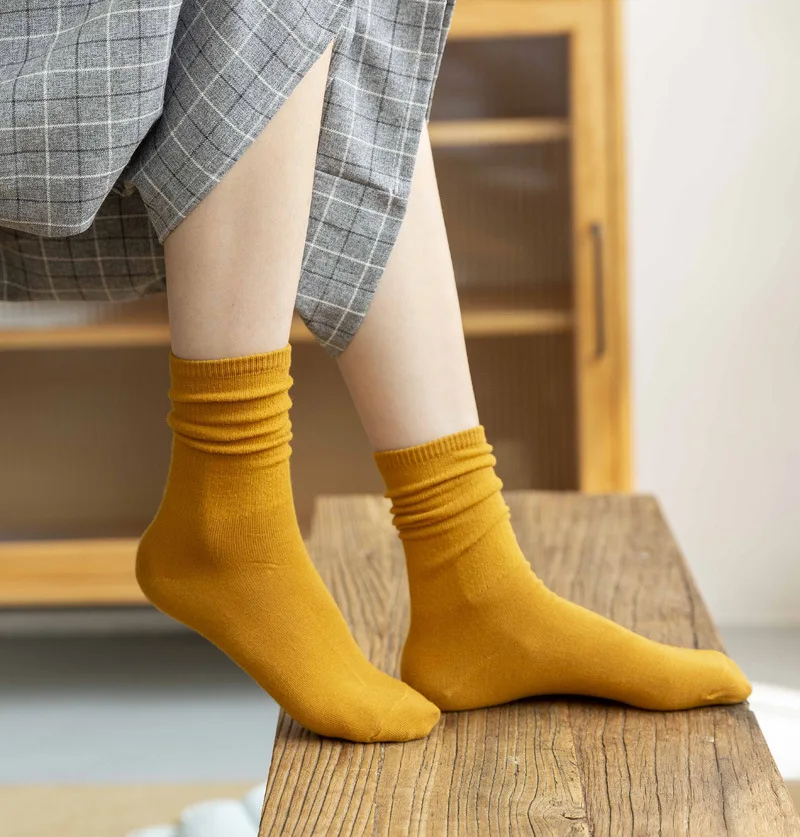 Высокие женские носки в японском и корейском стиле свободные однотонные с