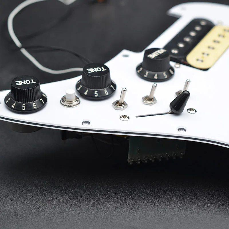 Электрическая гитара Duluxe Strat с проводкой Singlecut GP-панель загруженная