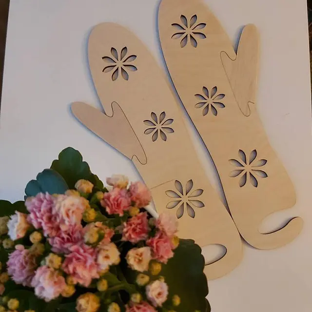 

2 pcs Wooden Gloves blockers Knitting Forms Shapes Blockers Knitting tools gift for beginners