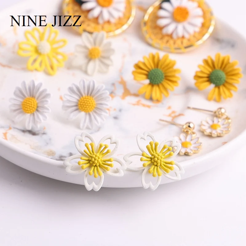 Женские маленькие серьги-гвоздики с лепестками NINEJIZZ нестандартные в форме