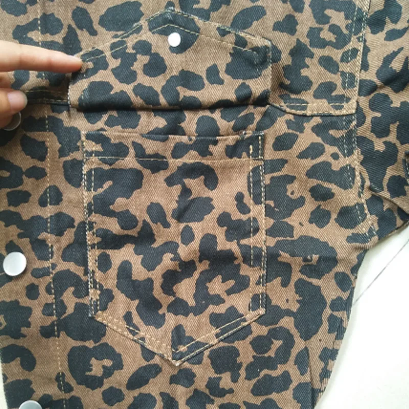 Женская джинсовая куртка в винтажном стиле с леопардовым принтом модная бомбер