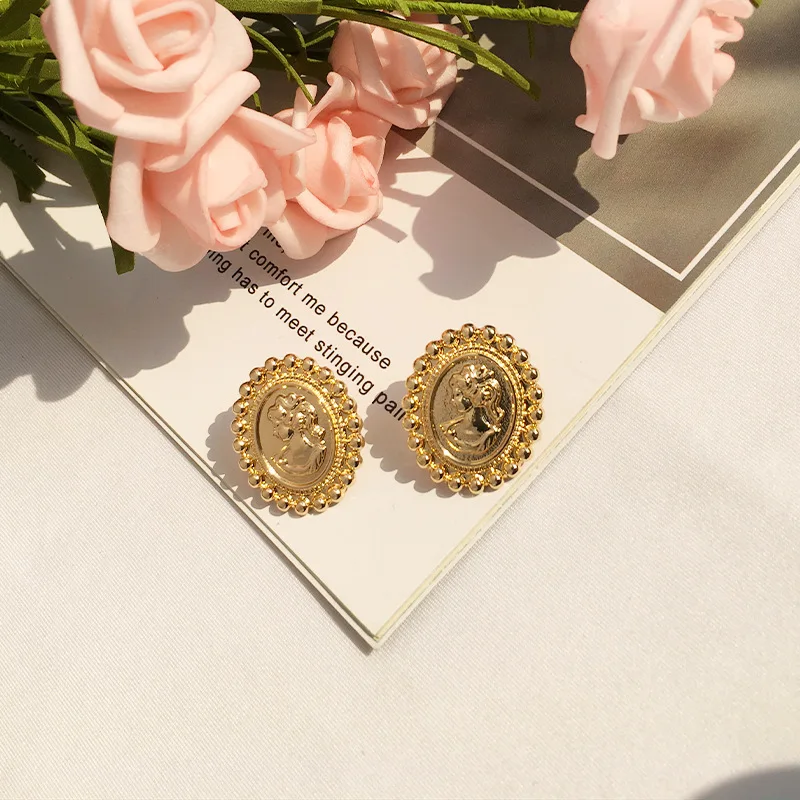 2020 винтажные Выгравированные золотые серьги гвоздики для женщин неправильные