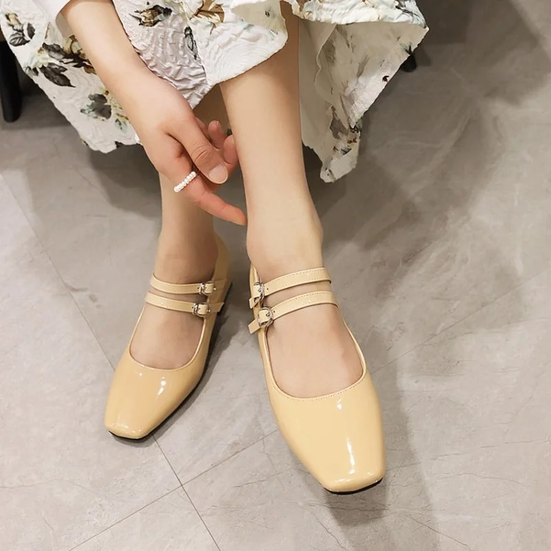 

2019 summer low-heeled baotou women's sandals rubber sole low-heeled square head college style women's shoes large size 34-46
