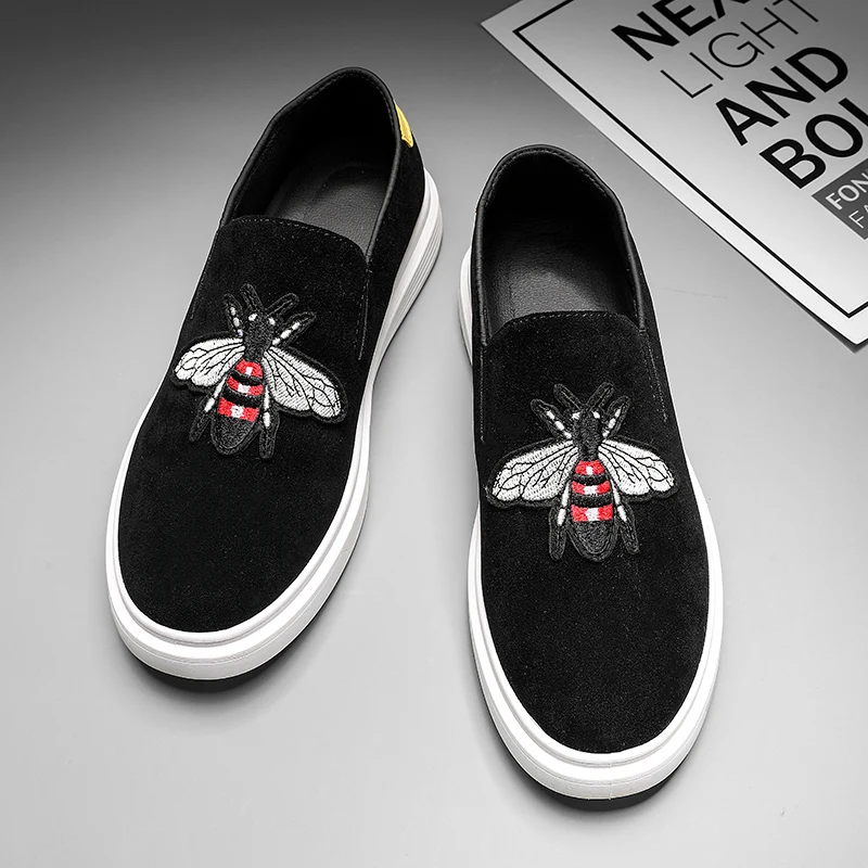 

2021 Summer Men's Loafers Black Fashion Bee Embroidered Comfortable Men Footwear Slip on Bee Shoes Men Casual mocasines hombre