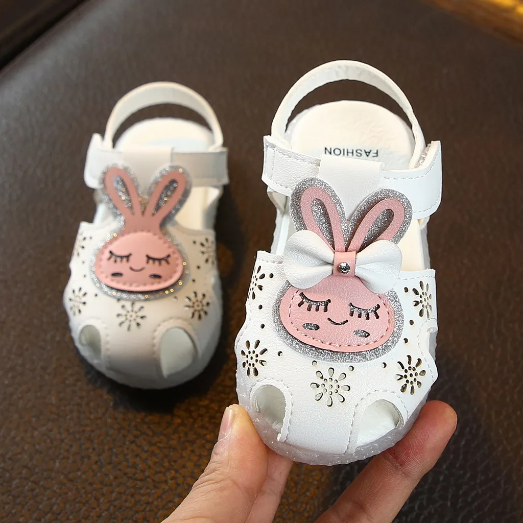 Детская повседневная обувь на плоской подошве со светящимися рисунками для маленьких девочек сандалии