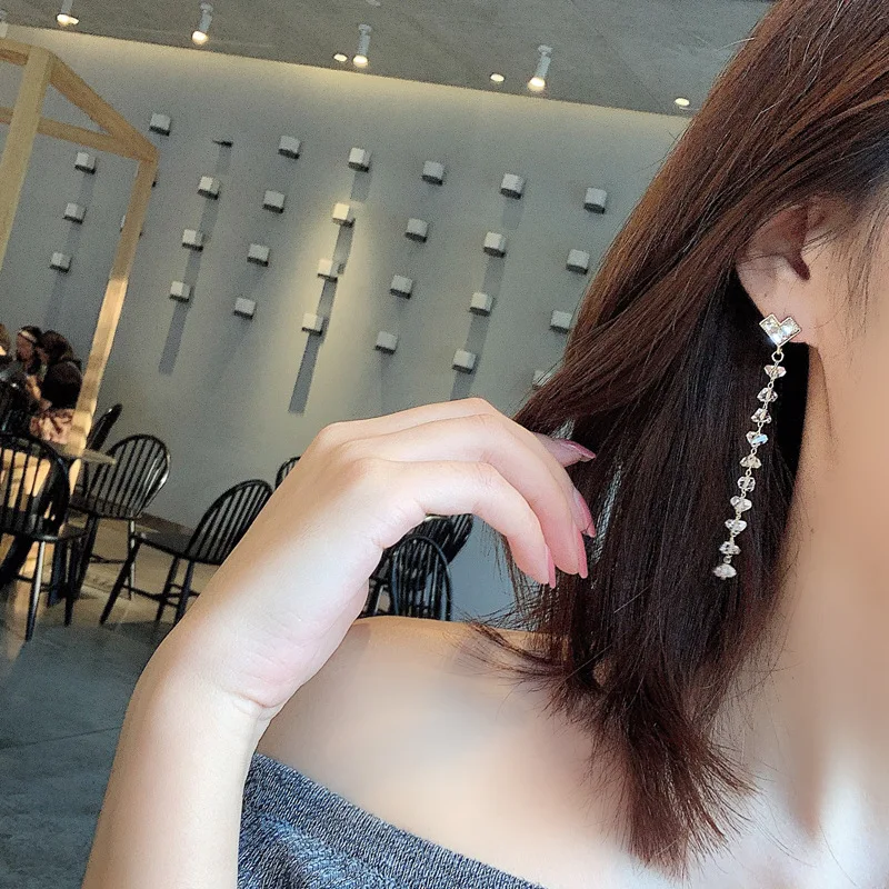 Серьги гвоздики с кристаллами удлиненная прозрачная Подвеска для пирсинга в