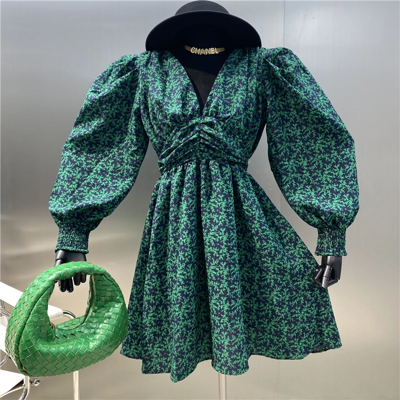 

Винтажное платье с цветочным принтом, V-образным вырезом и рукавом-фонариком