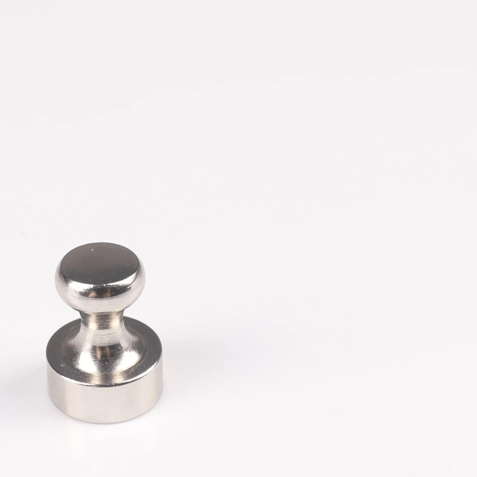 

6 pieces of white pushpin magnets with a size of 12x16mm, strong magnetic