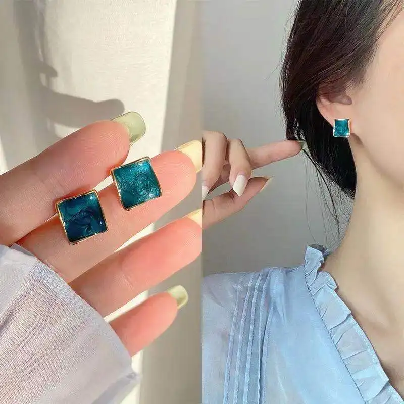 

2021 New Korean Vintage Enamel Square Stud Earrings Office Career Fashion Jewelry For Women Geometric Oorbellen Jewlery Gift