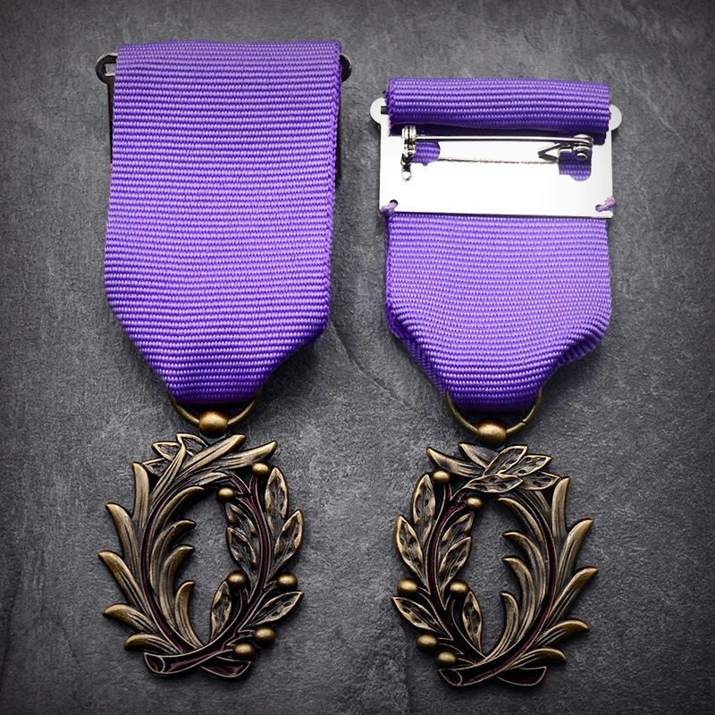 No 2 Exquisite France Palm Leaf Purple Knight Medal Highest Honor Medal For Cultural Education Brooch Pin Collection Wear Accessories - Цвет: No 2